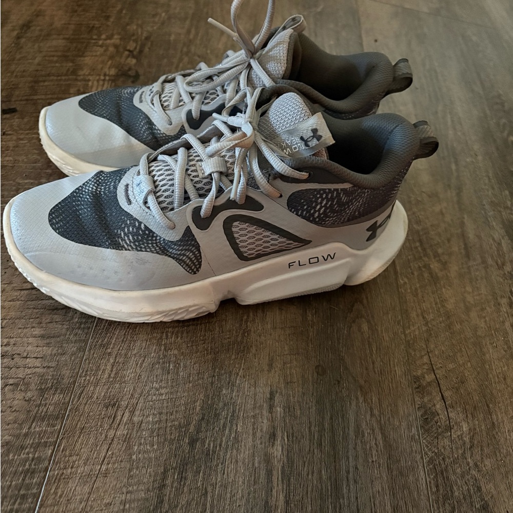 Under Armour Gray and White flow basketball shoes